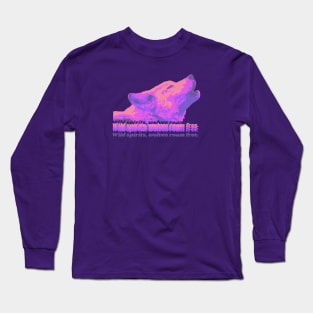 vibrant pink wolf howling Long Sleeve T-Shirt